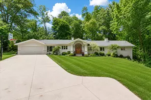 1912 Sunset Ct, Saint Joseph, MI 49085 - Photo 2