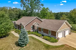 2554 W Mosherville Rd, Jonesville, MI 49250 - Photo 2