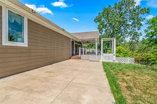 2554 W Mosherville Rd, Jonesville, MI 49250 - Photo 24