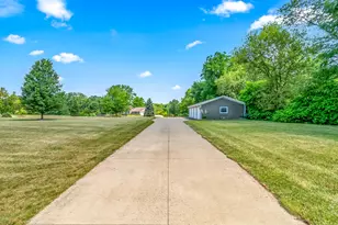 2554 W Mosherville Rd, Jonesville, MI 49250 - Photo 8