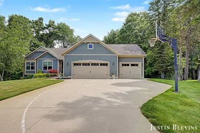 5515 Hagenvale Court NE, Rockford, MI 49341 - Photo 2