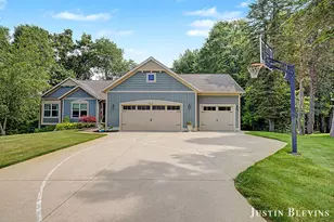 5515 Hagenvale Ct NE, Rockford, MI 49341 - Photo 2