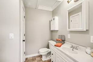 300 N Ottawa St, Zeeland, MI 49464 - Photo 12