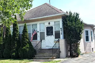 828 Lewis Ave, Saint Joseph, MI 49085 - Photo 2