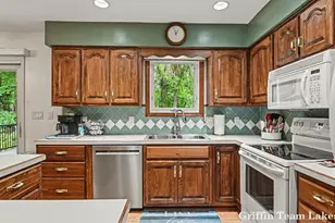 15911 Fendt Farm Dr, Holland, MI 49424 - Photo 8