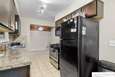 4250 Illinois Avenue SW, Wyoming, MI 49509 - Photo 2