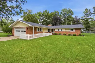 284 Hoover Ave, Benton Harbor, MI 49022 - Photo 2