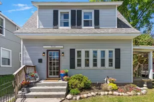 705 Lafayette Ave NE, Grand Rapids, MI 49503 - Photo 2