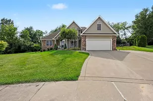 612 Hickory Ridge Dr, Tecumseh, MI 49286 - Photo 1