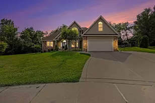 612 Hickory Ridge Dr, Tecumseh, MI 49286 - Photo 2