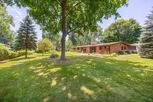 1521 Ledbury Dr, Bloomfield Township, MI 48304 - Photo 8