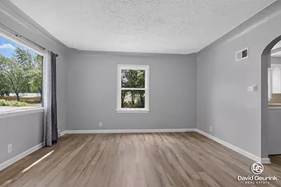 17 N Division Avenue, Holland, MI 49424 - Photo 8
