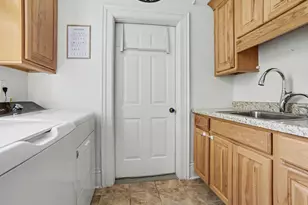 302 E Court St, Ludington, MI 49431 - Photo 26