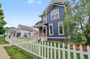302 E Court St, Ludington, MI 49431 - Photo 4