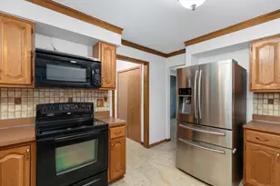37731 W Meadowhill Dr, Northville, MI 48167 - Photo 10