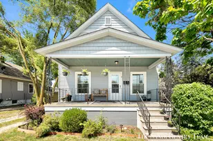 9 S Ferry St, Grand Haven, MI 49417 - Photo 2