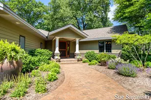 6514 Creekwood Dr, Holland, MI 49423 - Photo 2
