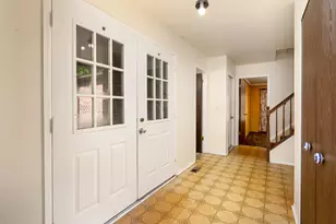 45692 Holmes Dr, Canton, MI 48187 - Photo 4