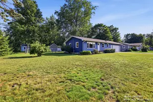 2048 Tulip Ln, Jenison, MI 49428 - Photo 2