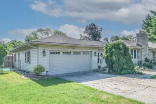 210 Maplecrest St, Sturgis, MI 49091 - Photo 2