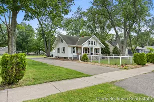 368 E 24th St, Holland, MI 49423 - Photo 4