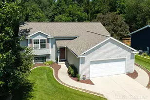 9777 Jane Dr, Zeeland, MI 49464 - Photo 2