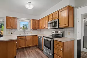 8229 Mellowwood Dr, Jenison, MI 49428 - Photo 8
