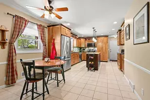 2023 Aberdeen Dr, Kalamazoo, MI 49008 - Photo 8