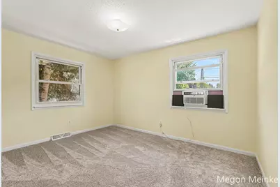 809 E Grant Street, Greenville, MI 48838 - Photo 12