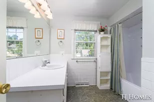 8 Wallinwood Ave NE, Grand Rapids, MI 49503 - Photo 24