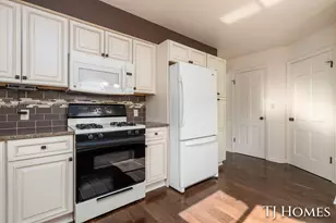 8 Wallinwood Ave NE, Grand Rapids, MI 49503 - Photo 16