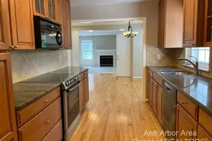 4299 Pine Ridge Ct, Ann Arbor, MI 48105 - Photo 8