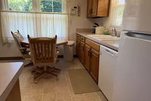 1511 Kensington Dr, Jackson, MI 49203 - Photo 2