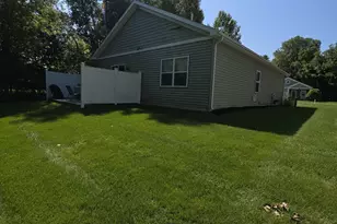 418 W Ellen St, Fenton, MI 48430 - Photo 8
