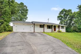 50206 Carino Ct, Paw Paw, MI 49079 - Photo 2