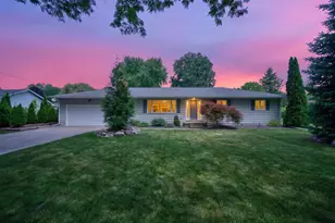 815 Kennedy St, Jackson, MI 49202 - Photo 2
