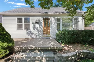 20404 Hubbard St, Livonia, MI 48152 - Photo 2