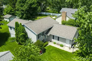 2565 Spring Ct, Zeeland, MI 49464 - Photo 4