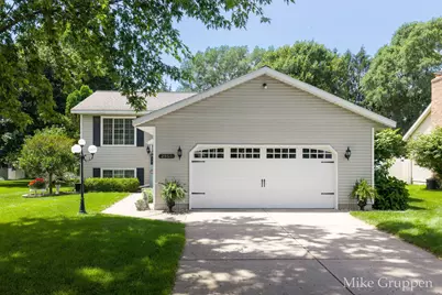 2565 Spring Court, Zeeland, MI 49464 - Photo 2