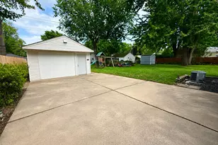 39294 Ormsby St, Clinton Twp, MI 48036 - Photo 18