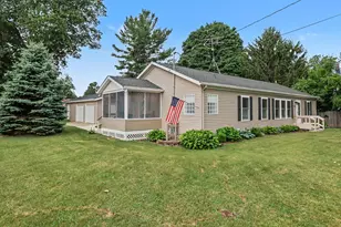 204 E Holcomb St, Athens, MI 49011 - Photo 2
