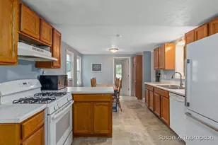 609 E Washington St, Greenville, MI 48838 - Photo 2