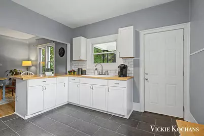 620 Davis Avenue NW, Grand Rapids, MI 49504 - Photo 12