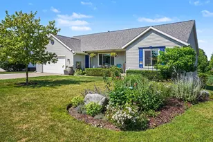 641 Ridgefield Dr, Coopersville, MI 49404 - Photo 2