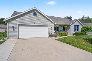 641 Ridgefield Dr, Coopersville, MI 49404 - Photo 1