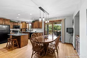 4426 41st St SW, Grandville, MI 49418 - Photo 8