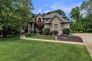 24491 Forest Dr, South Lyon, MI 48178 - Photo 2