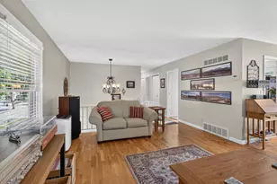 2130 Creglow Dr, Jackson, MI 49203 - Photo 8