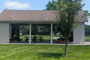 25964 Kilreigh Dr, Farmington, MI 48336 - Photo 38