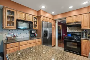 25964 Kilreigh Dr, Farmington, MI 48336 - Photo 14